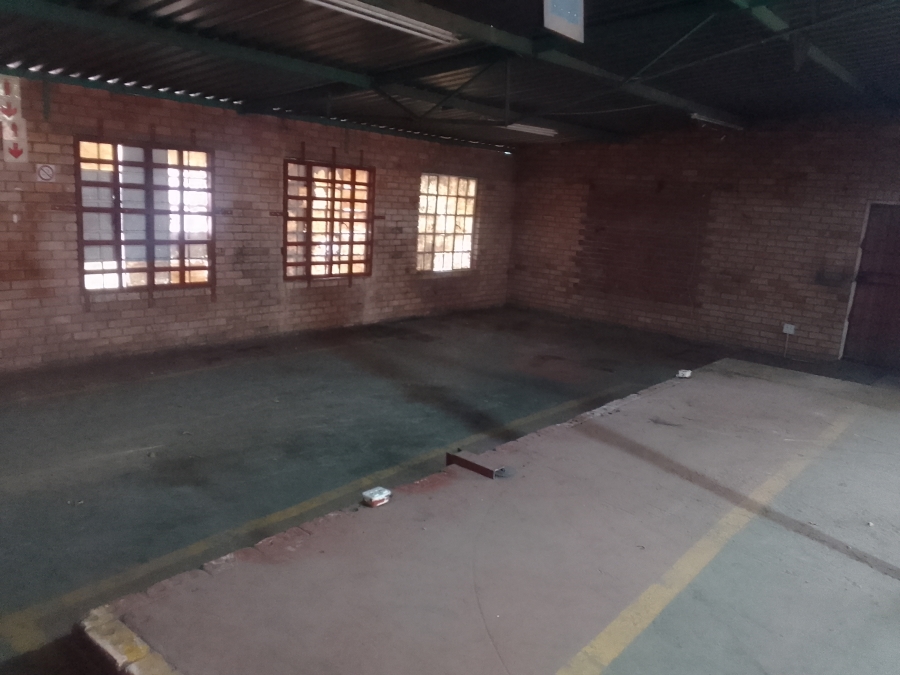 To Let commercial Property for Rent in Oos Einde North West